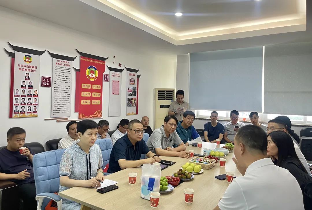 農(nóng)工黨昆明市委員會(huì)副主委杜迎玉一行走訪(fǎng)調(diào)研尚干小吃公司